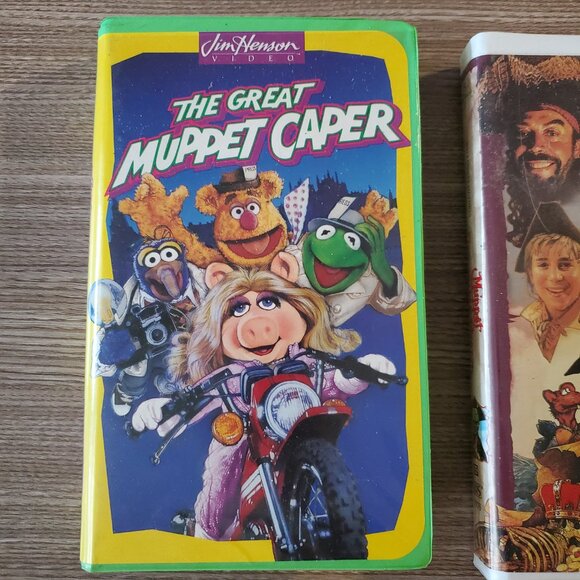 2 Muppet Movies VHS - The Great Muppet Caper and Muppet Treasure Island - Picture 3 of 10
